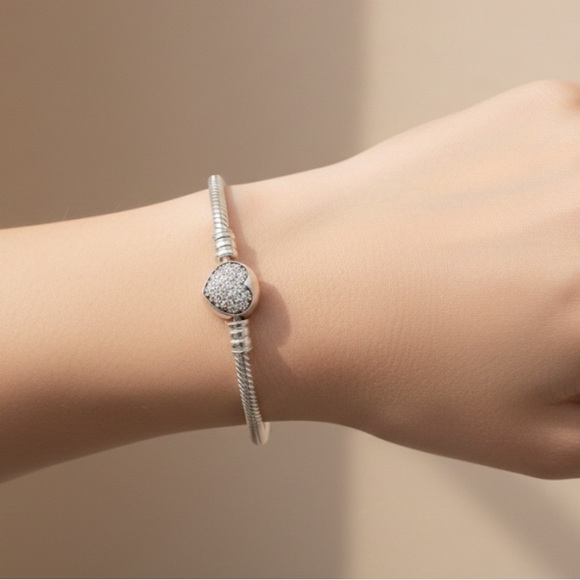 Pandora Silver Bracelet with Heart Charm - Picture 2 of 3
